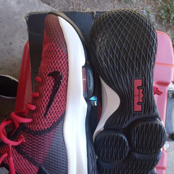 Nike LeBron Witness IV Men size 9 - Picture 4 of 5